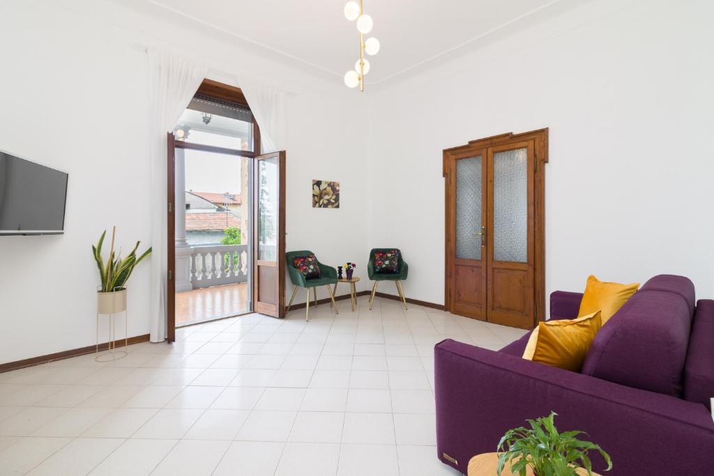 Living room — Big City Life
